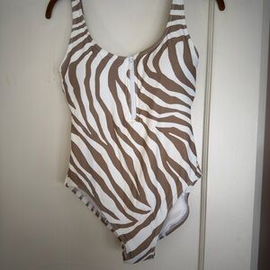 MICHAEL KORS ASYMMETRICAL ONE PIECE SWIMWEAR, WHITE/TAN SIZE 10 NWT